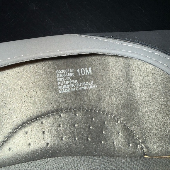 Comfort Well by Beacon low-heeled flats in gray and black with a metallic accent - Picture 6 of 8